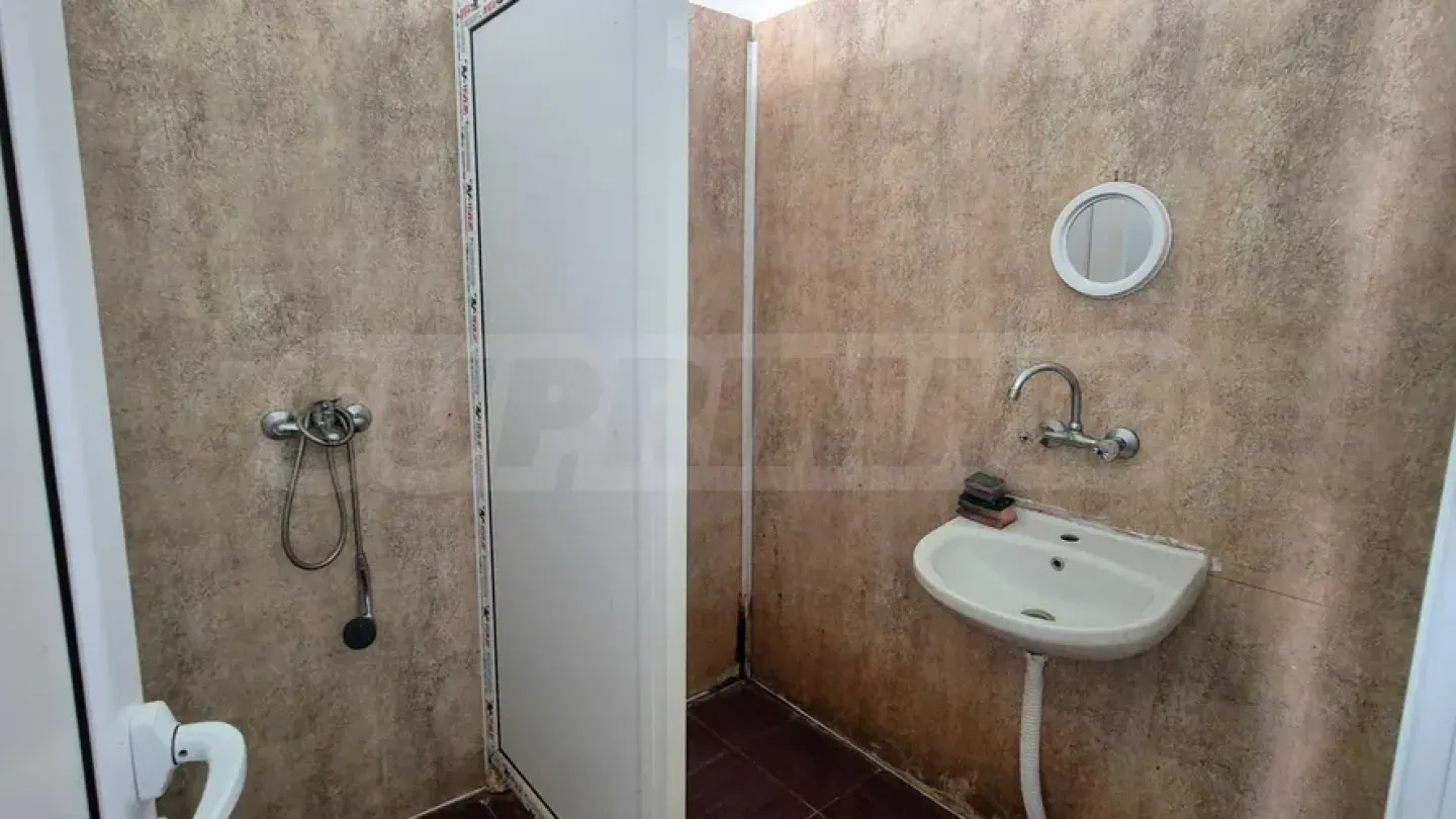 Charming House with Potential in Picturesque Harsovo Village - Image 3