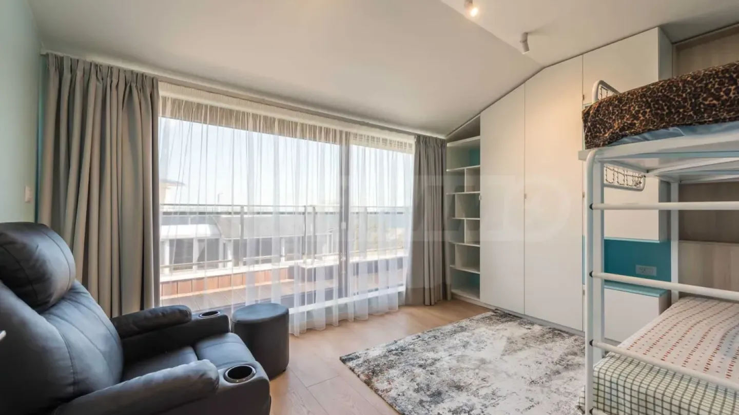 Spacious Seafront Apartment with Stunning Varna Views - Image 2