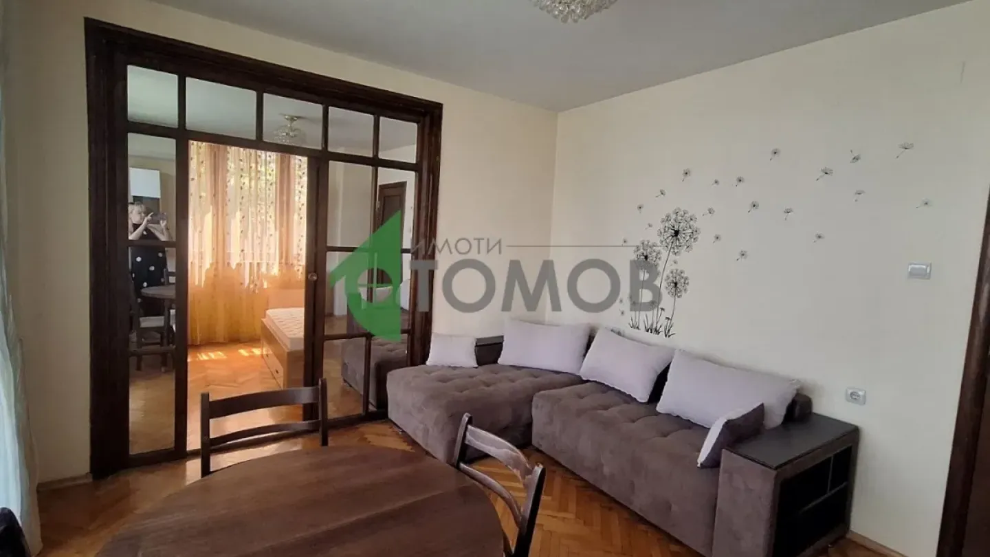 Spacious Three-Bedroom Apartment in Central Stara Zagora for Sale - Image 4