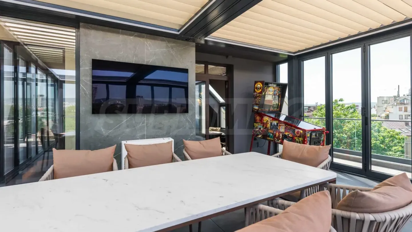 Panoramic Luxury Penthouse with SPA in Varna - Image 3