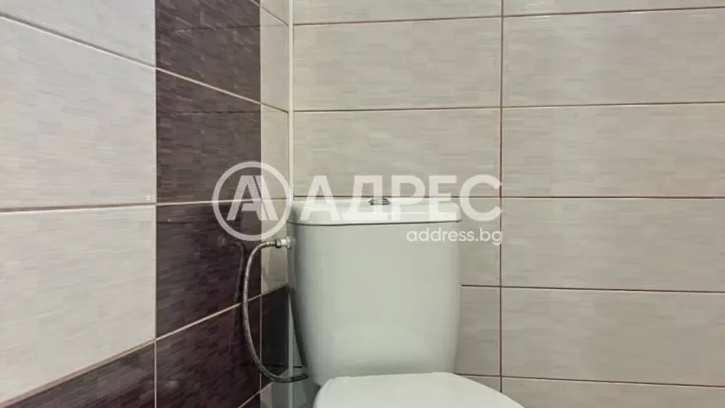 Spacious Fully Furnished Burgas Apartment with Garden and Garage for Sale - Image 1