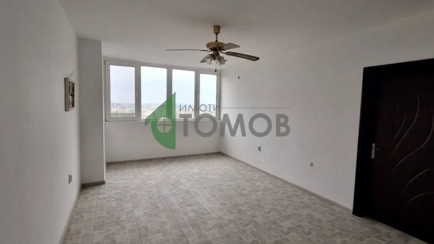 Spacious, Renovated 3BR Apartment with Great Views in Stara Zagora - Image 3