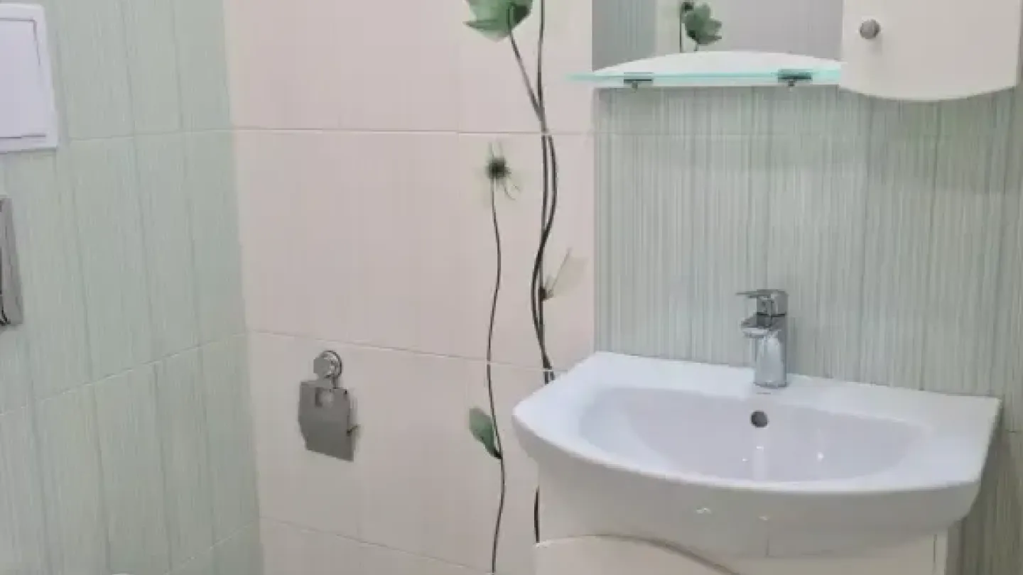 Fully Furnished One-Bedroom Apartment in Dravichka, Sofia - €400 - Image 2