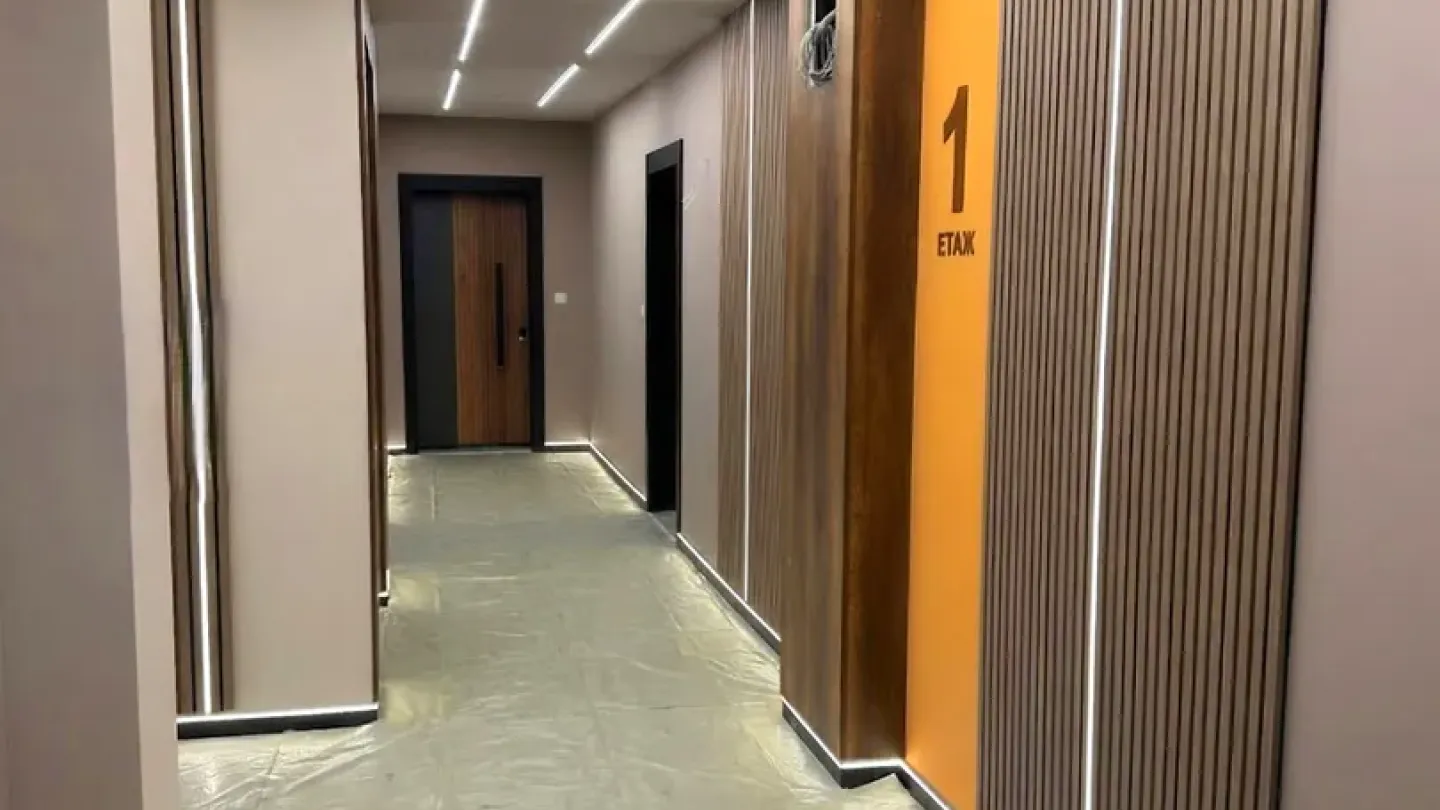 Spacious 2-Bed Apartment with Mountain Views & Panoramic Terrace - Image 5