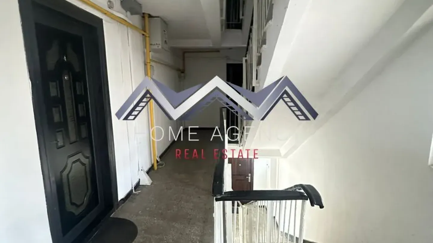 Spacious 4-Bedroom Apartment in Otopeni - Prime Location - Image 3