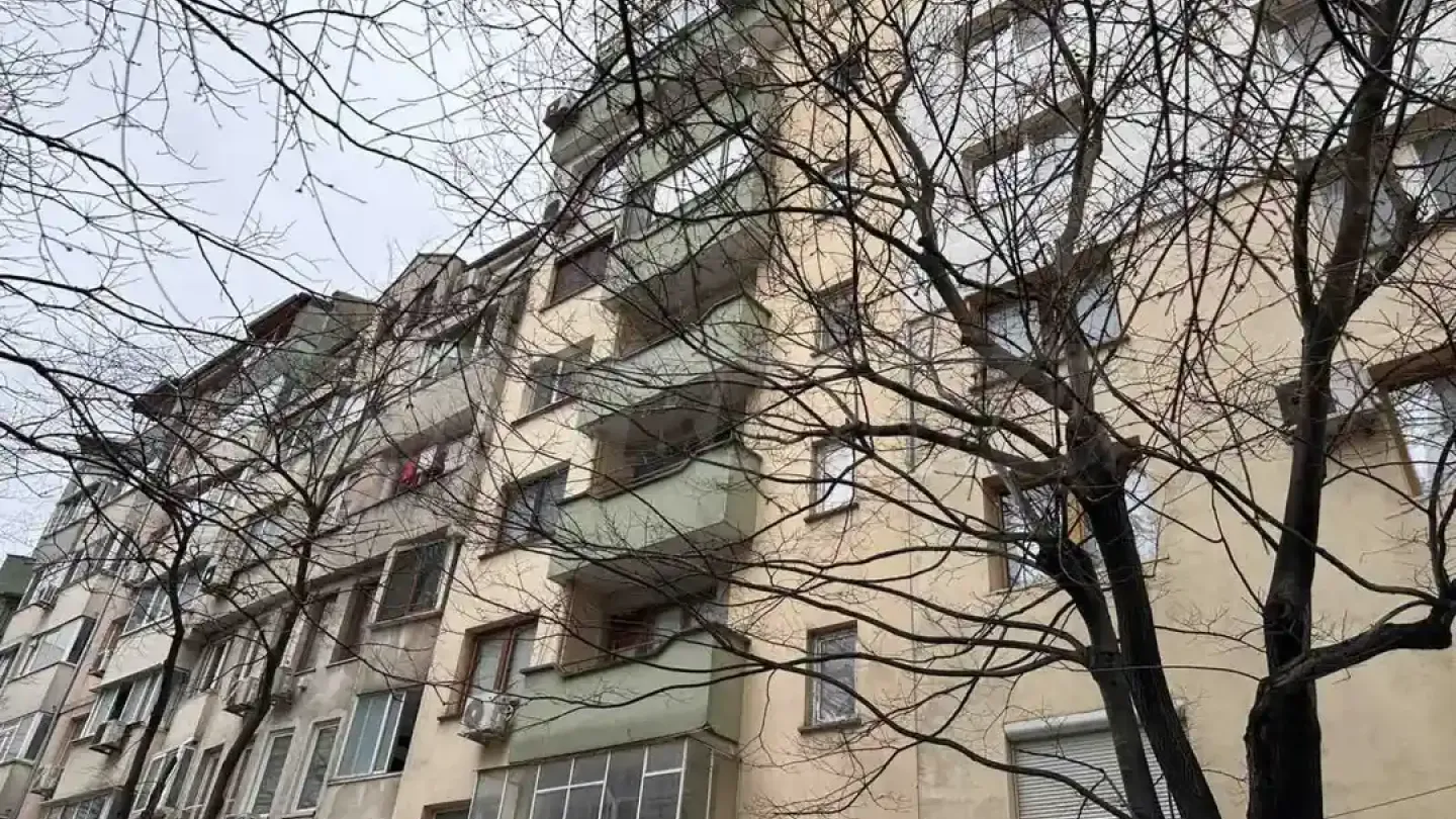 Spacious 2-Bedroom Apartment Near Varna University & Beach - Image 1