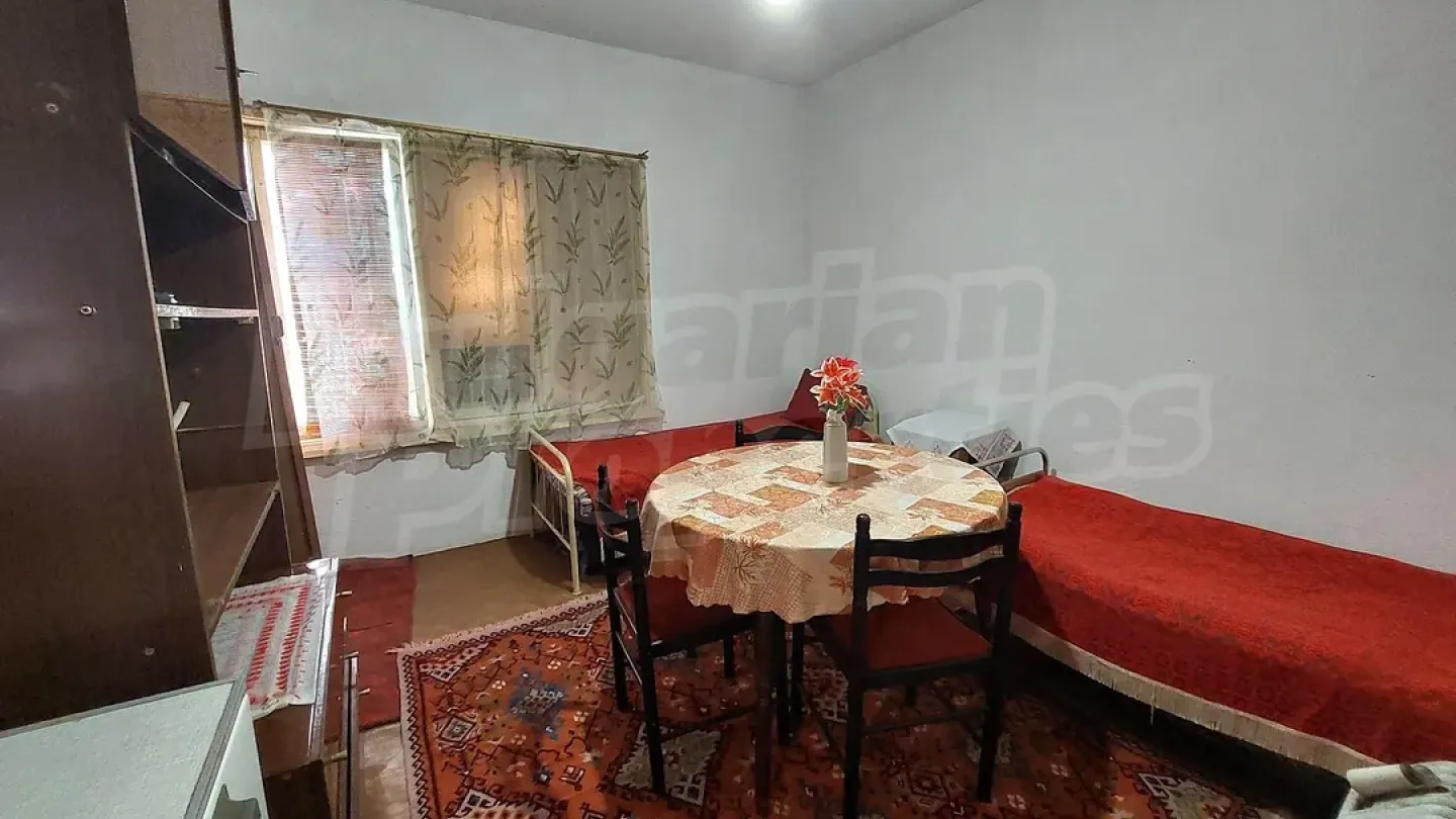Granite Stone House with Spacious Rooms in Granitovo - Image 2
