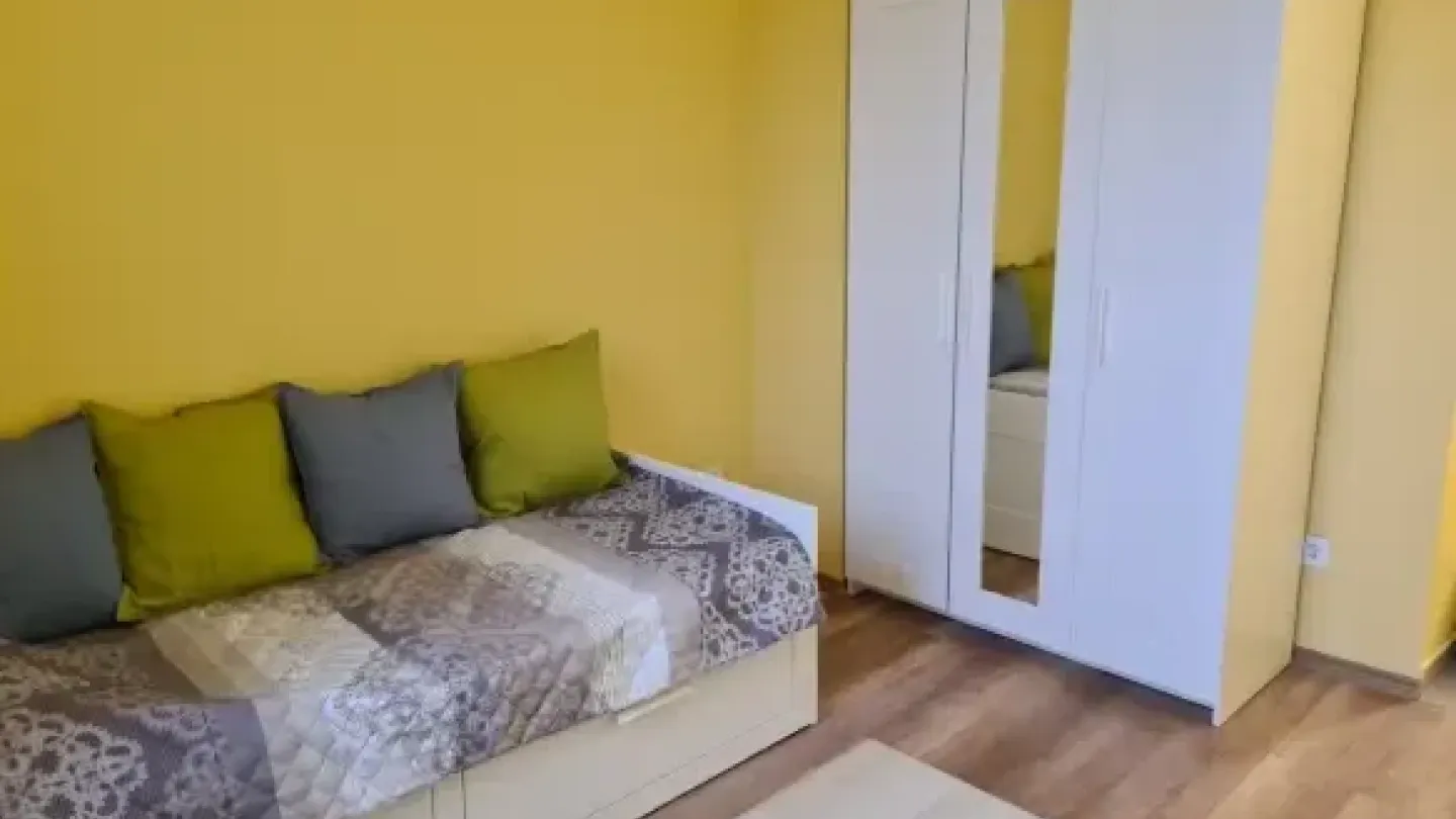 Fully Furnished One-Bedroom Apartment in Dravichka, Sofia - €400 - Image 1