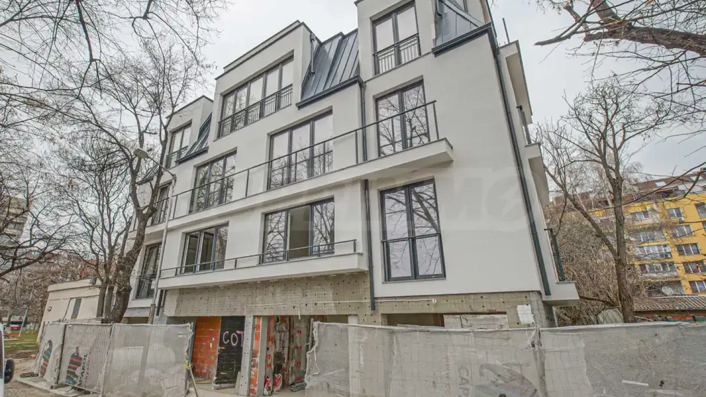 Spacious New House with Land in Sofia City Center - Investment Opportunity - Image 3