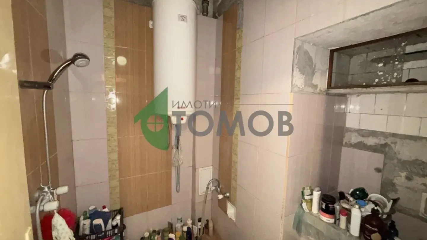 Spacious Three-Bedroom Apartment with Retail Space in Stara Zagora - Image 1