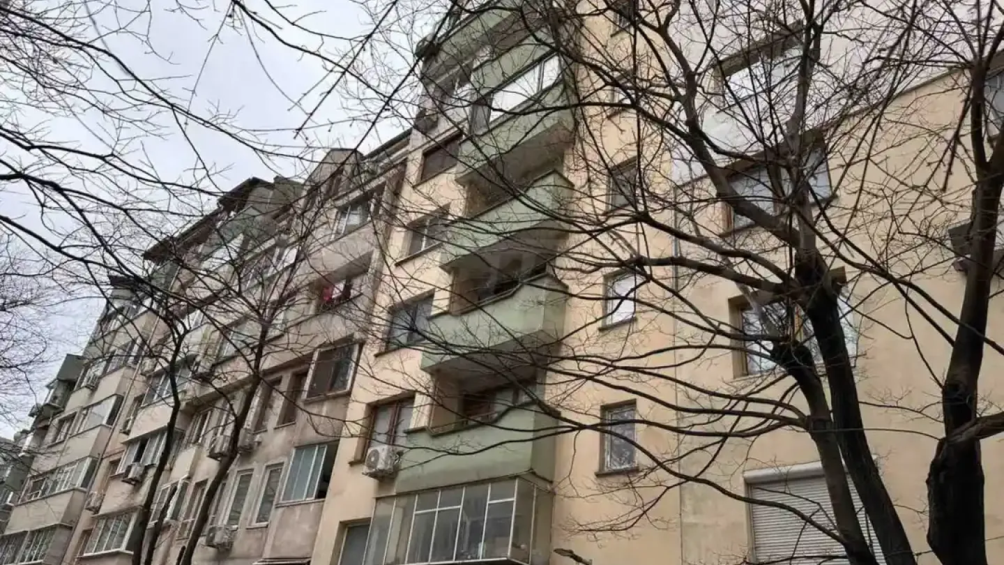 Spacious 2-Bedroom Apartment Near Varna University & Beach - Image 5