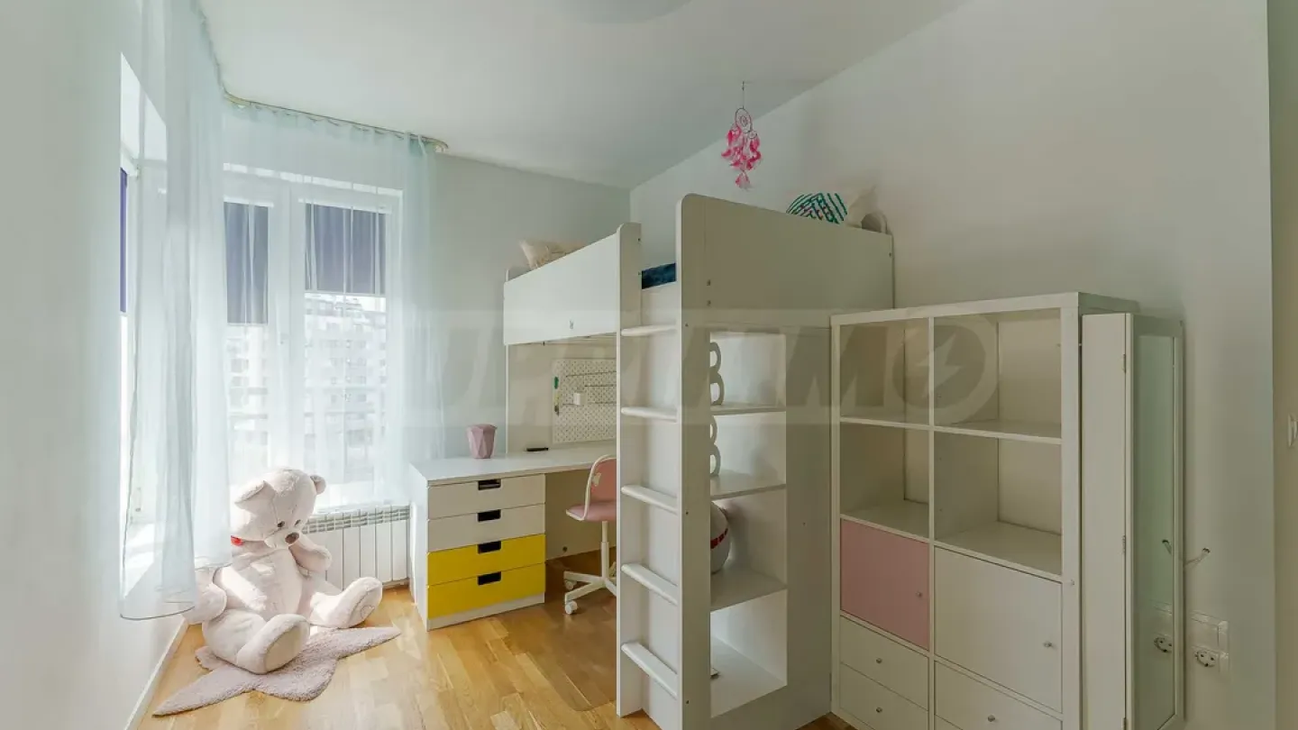 Fully furnished 3-bedroom apartment in Sofia's Student City - Image 4