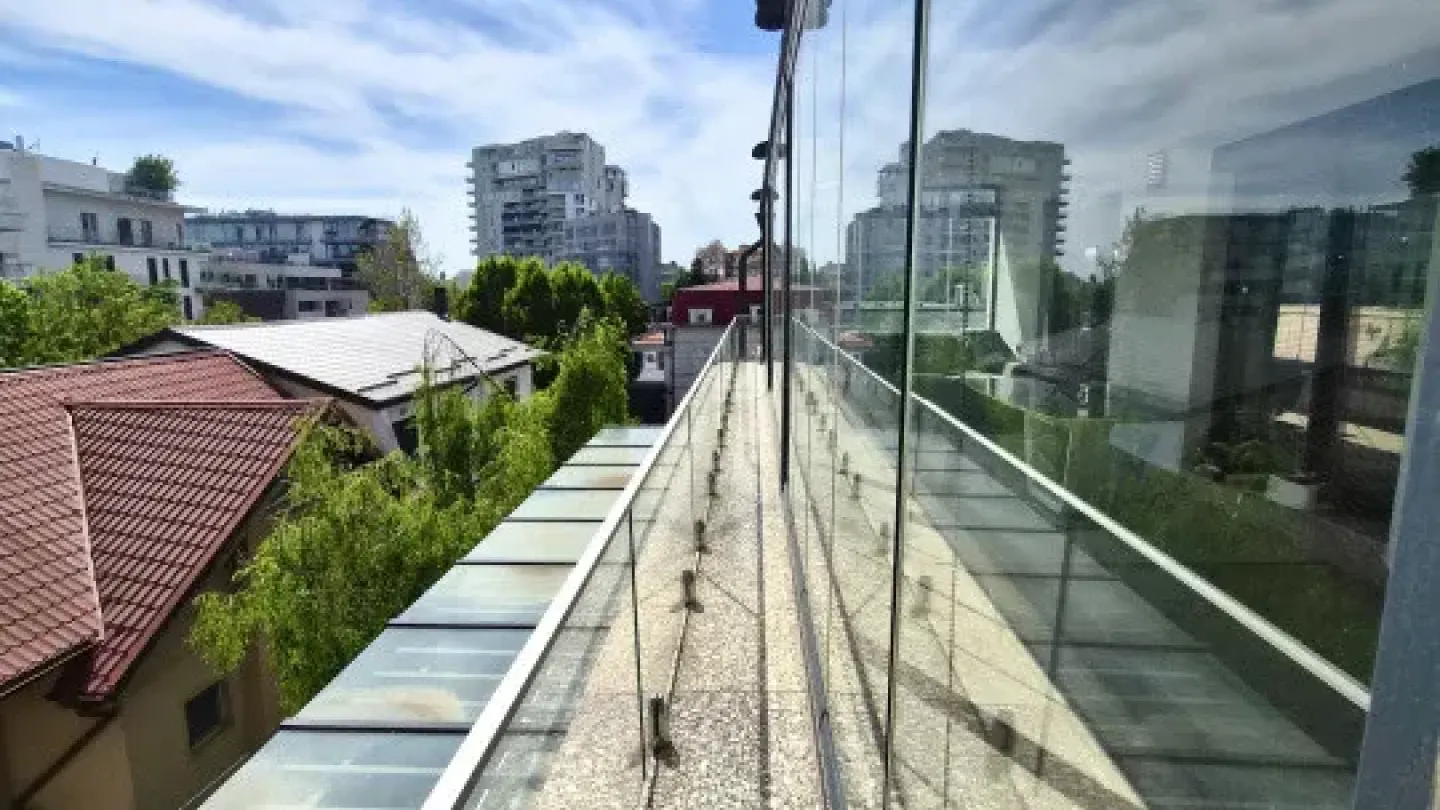 Spacious 5-Bedroom Duplex Penthouse with Terrace in Bucharest - Image 1