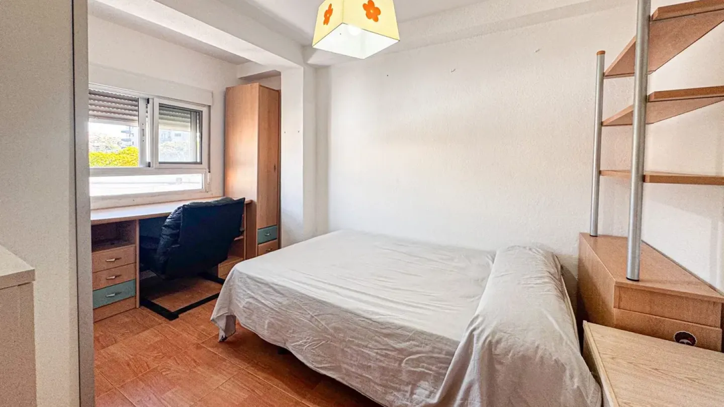 Bright Almería Apartment with Investment Potential – 68m2 - Image 2