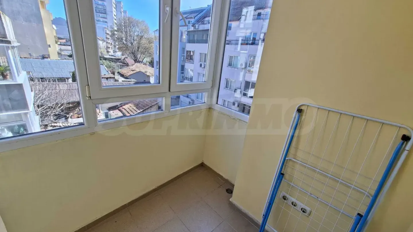 Stylish Three-Bedroom Apartment in Modern Varna Building - Image 4