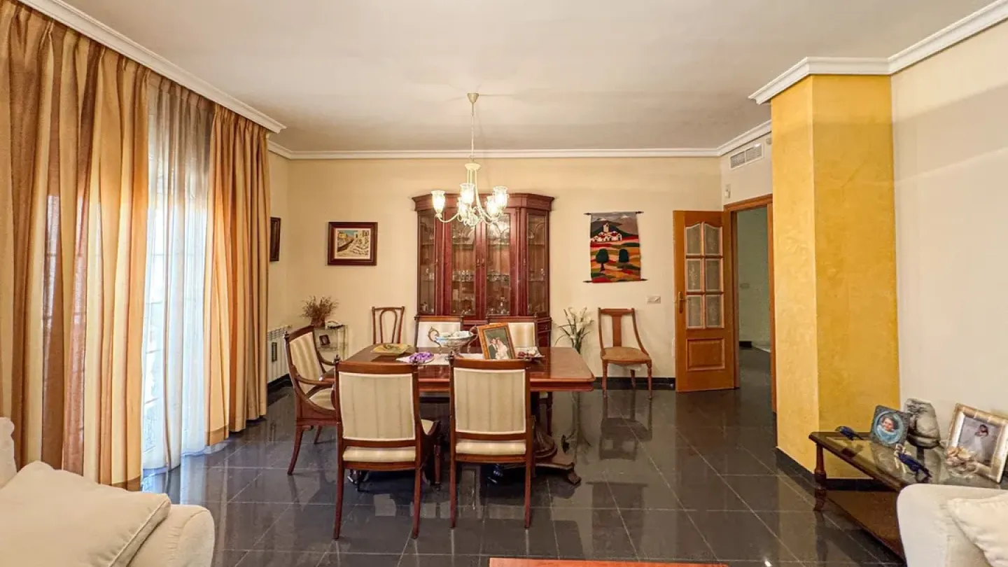 Spacious 3-Bedroom House with Elevator in Roquetas de Mar - Image 5