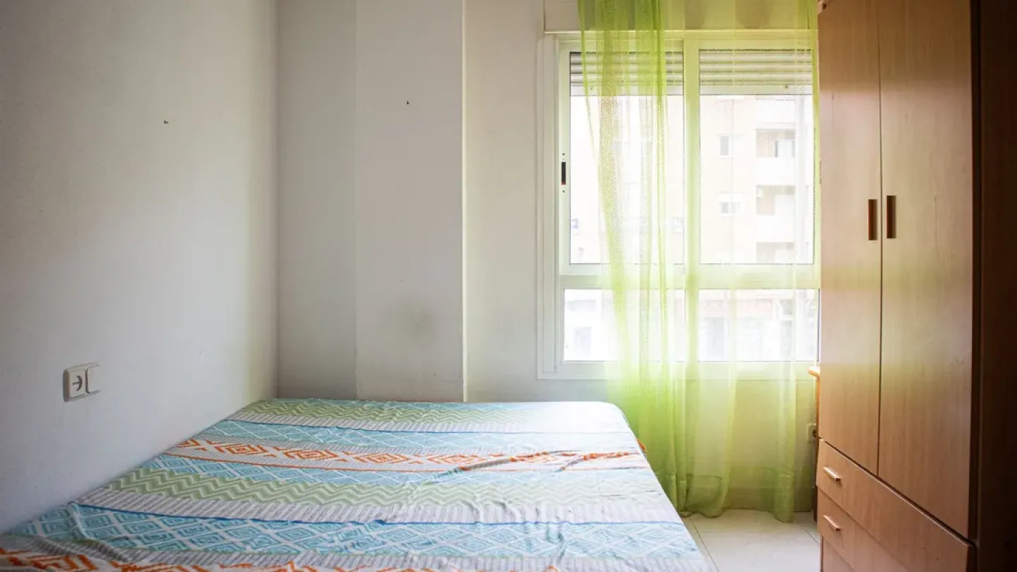 Spacious 3-Bedroom Apartment with Garden in Roquetas de Mar - Image 2