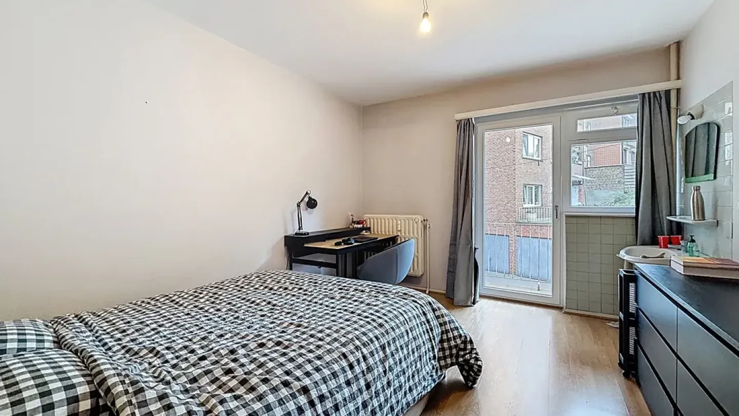 Spacious 6-Bedroom Apartment with Terraces in Woluwe-Saint-Lambert - Image 5