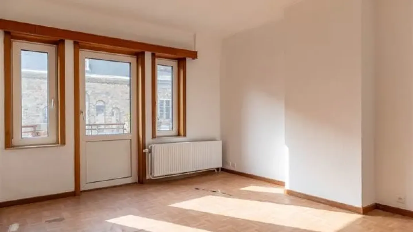 Spacious 5-Bedroom House Near Notre-Dame de Lourdes, Jette, Belgium - Image 3