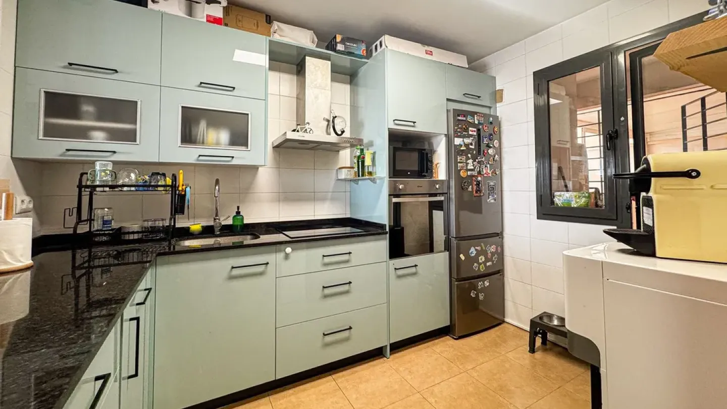 Stylish Apartment with Garage and Storage in Villablanca, Almería - Image 1