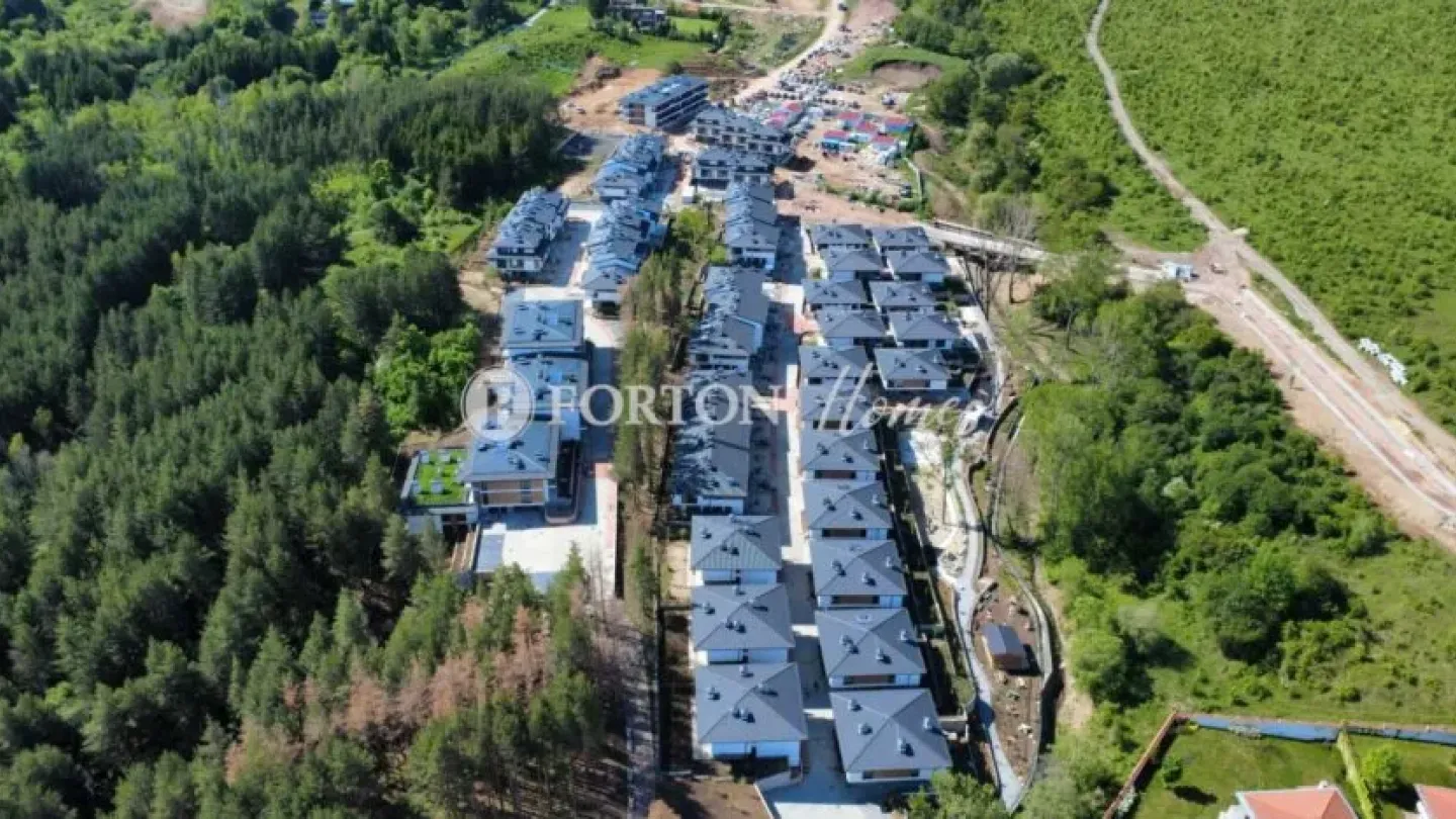Spacious Pine Forest Home in Sofia's Prestigious Kambanite Residential Park. - Image 4