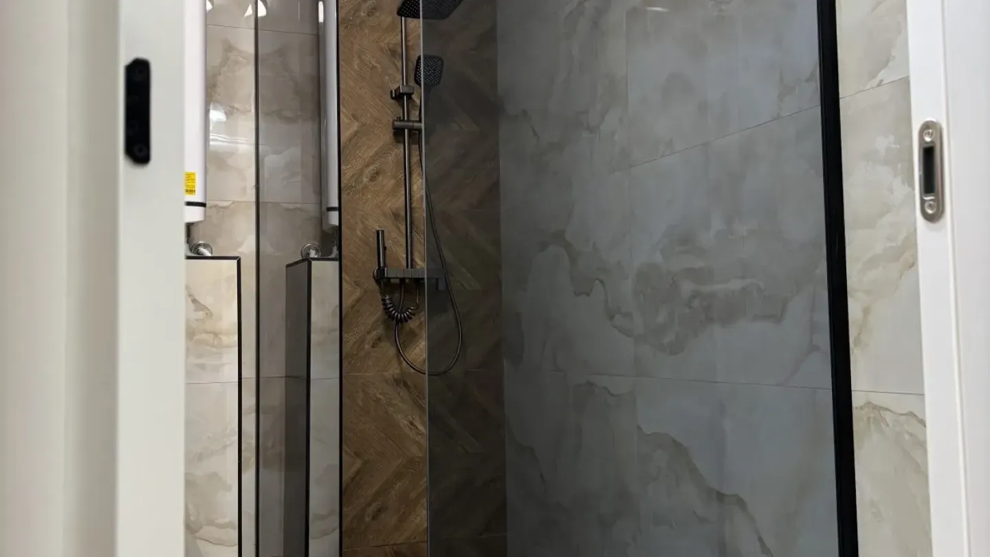 Luxurious Renovated 3-Bedroom Apartment in Vračar, Belgrade - Image 1