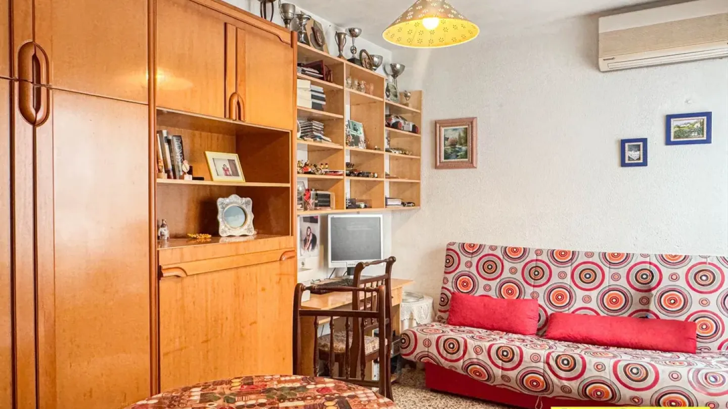 Bright 3-Bedroom Apartment with Terrace in Almería, Spain - Image 1