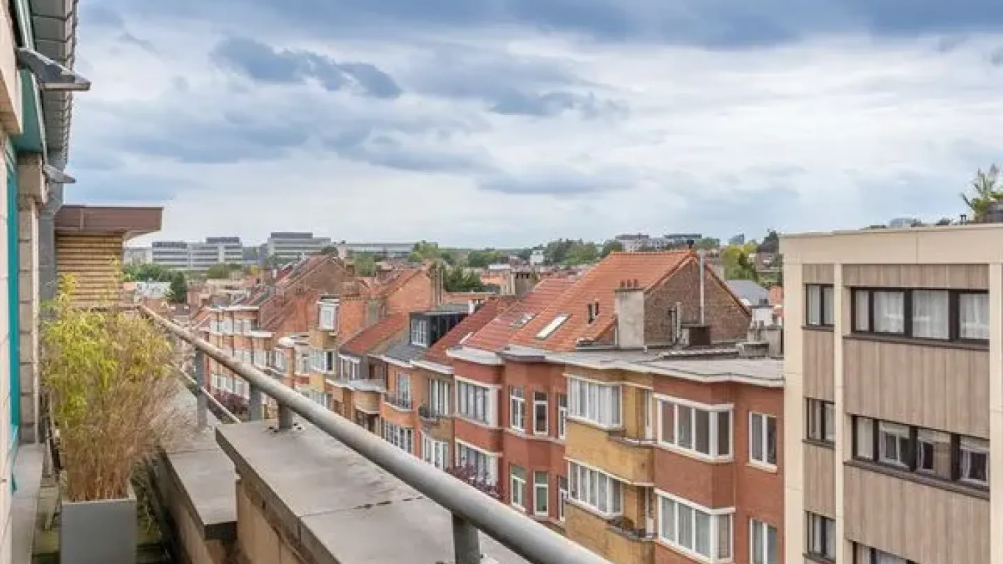Spacious Terraced Duplex Apartment with Terrace in Oudergem, Belgium - Image 5