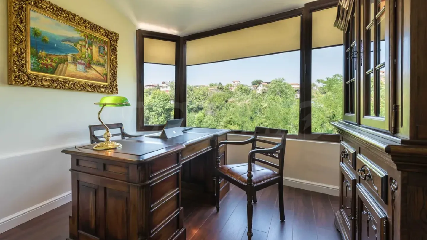 Luxury Penthause with Sea View in Varna - Image 5