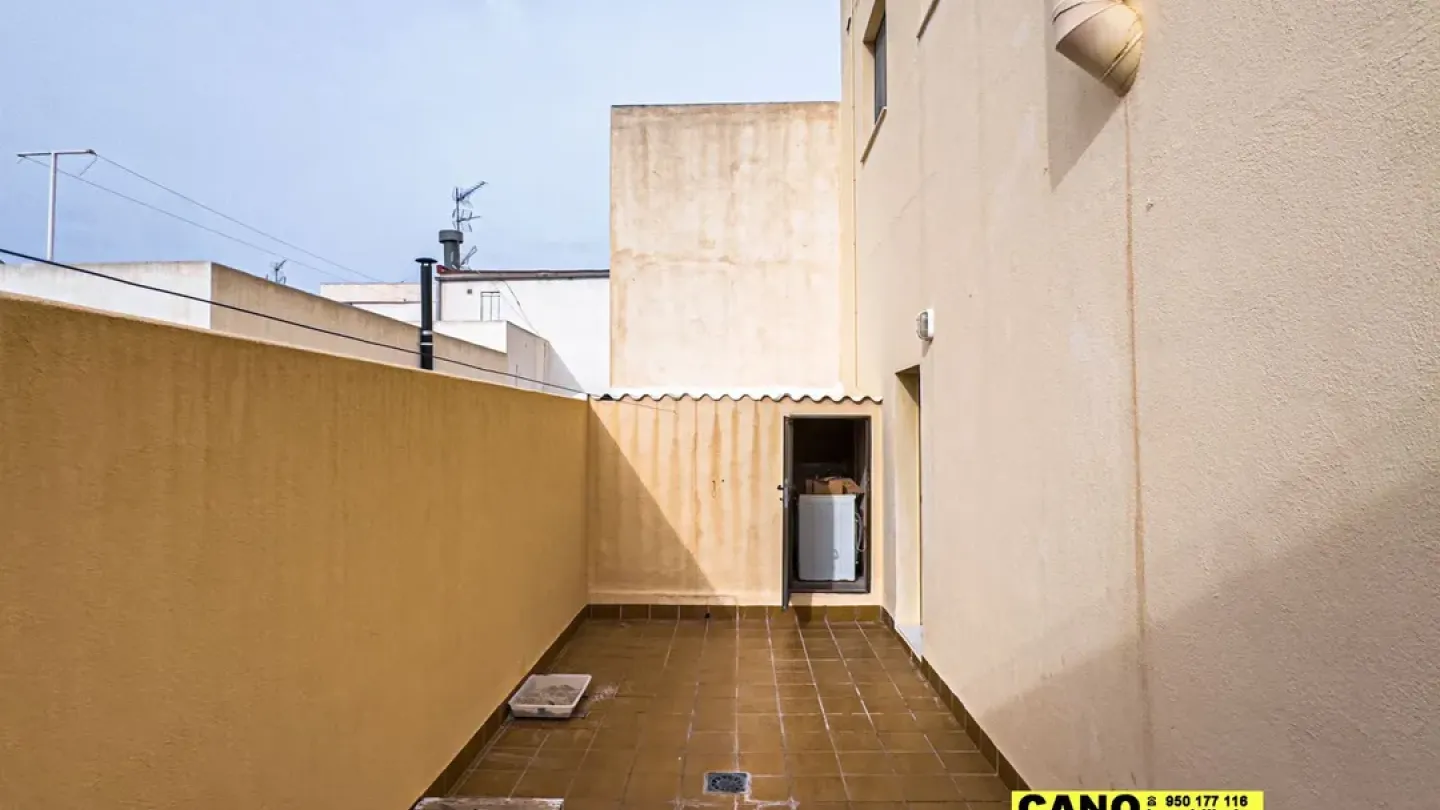 Spacious 5 Bedroom Villa with Solar & Private Sunroom for Sale - Image 5