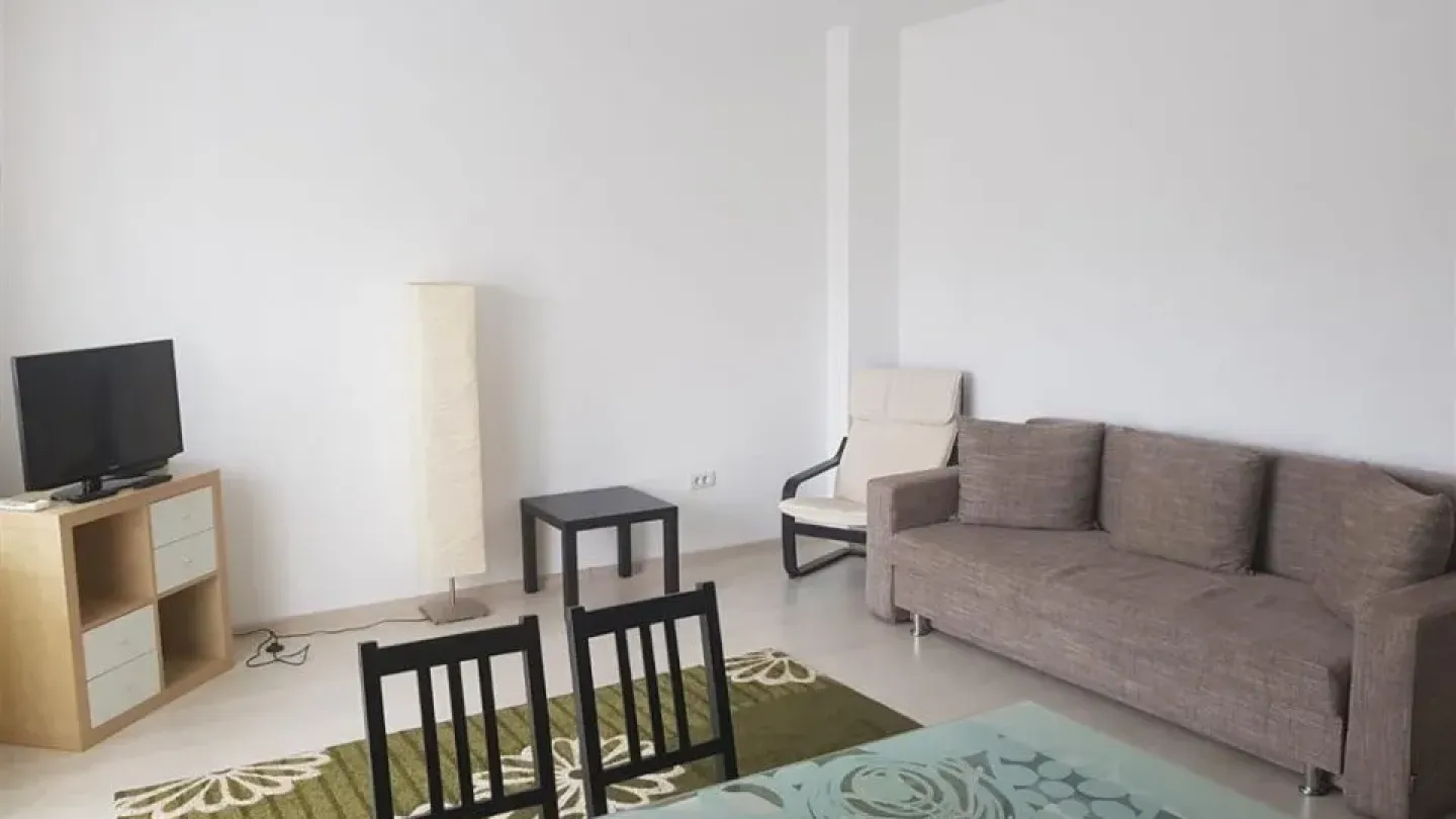 Spacious Fully Furnished 2-Bedroom Apartment with Balcony in Bucharest - Image 2