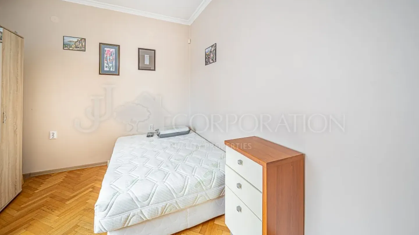 Fully furnished 3-bedroom apartment in Sofia's city center. - Image 4