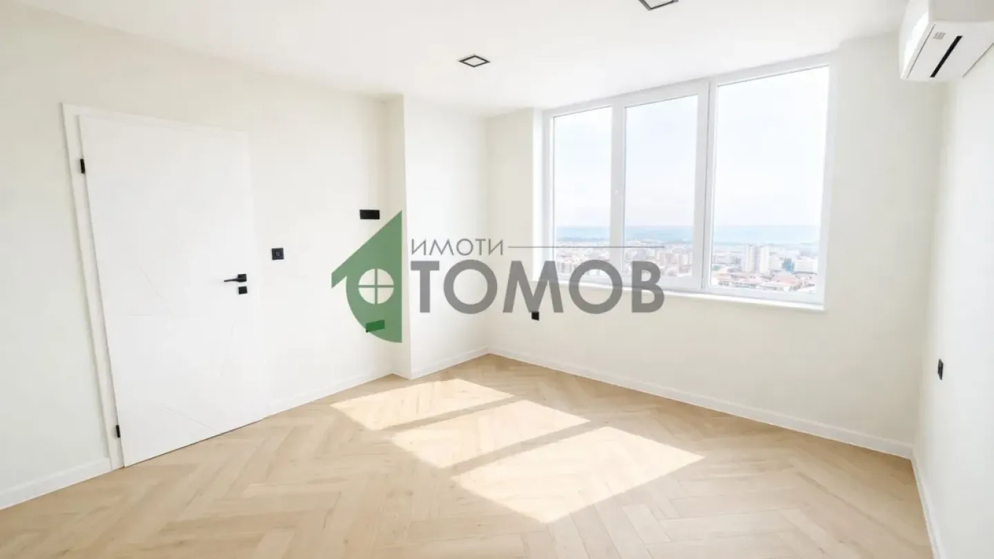 Spacious Stara Zagora Apartment with Panoramic Views - Image 3