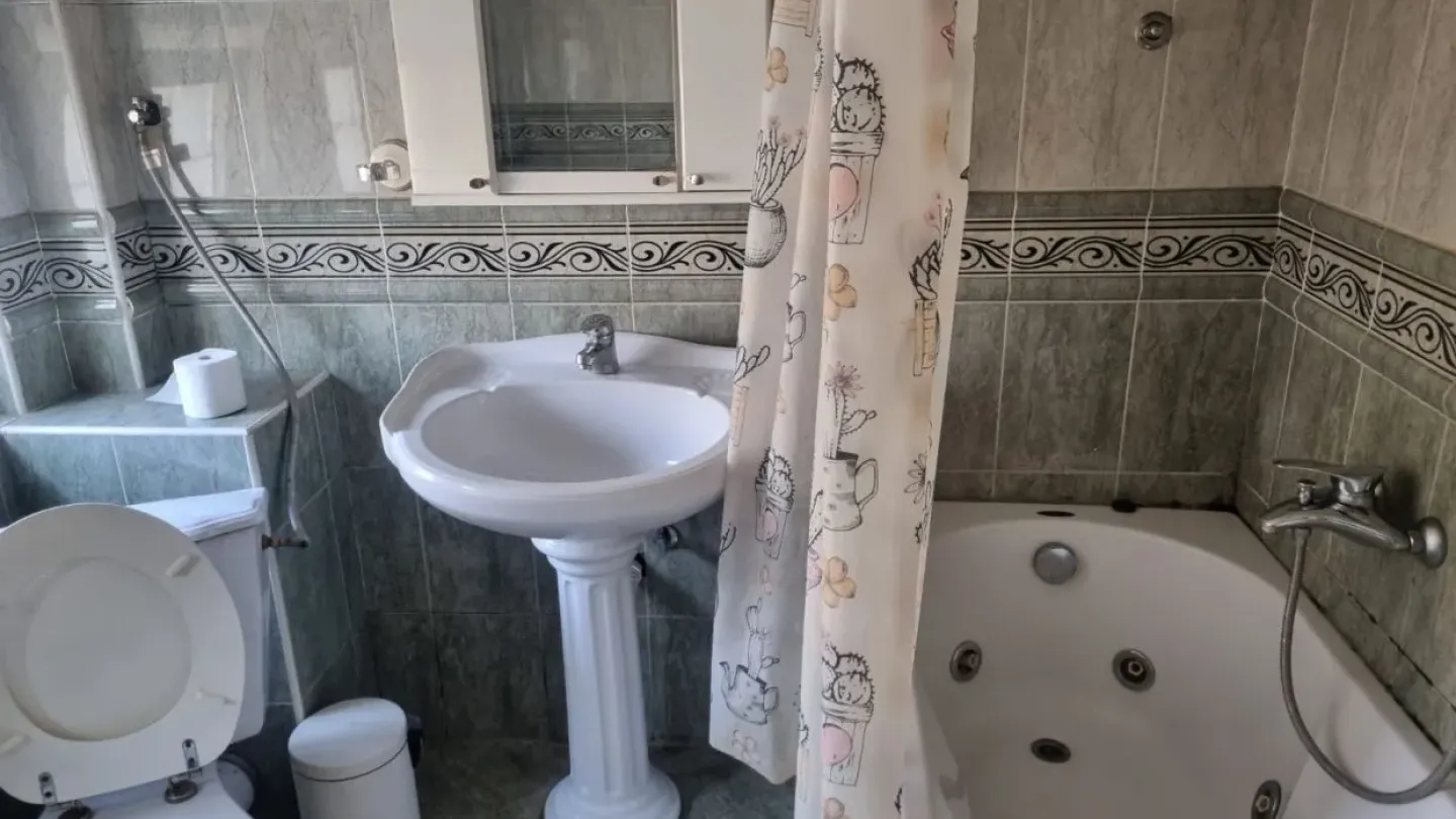 Spacious 5-Bedroom Apartment in Belgrade's Banovo Brdo Center - Image 4