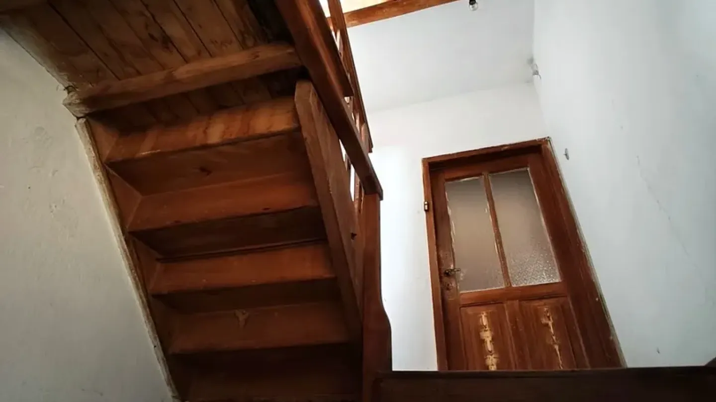 Oreshak Village: Spacious House with Garden – Investment Opportunity - Image 4