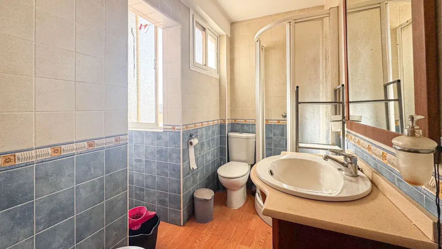 Bright Almería Apartment with Investment Potential – 68m2 - Image 5