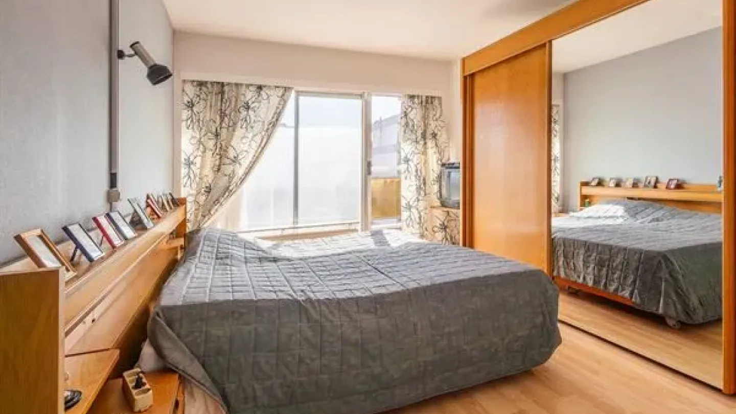 Spacious Brussels Apartment with Terraces & Panoramic City Views - Image 5