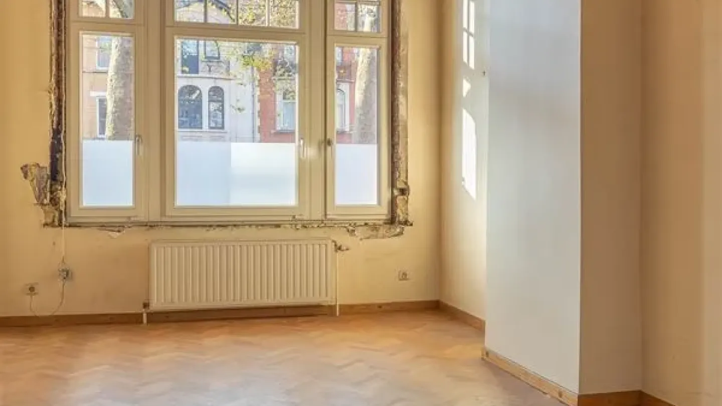 Rare 1909 Brussels Heritage House: Five Bedrooms, Garden & Unique Charm - Image 3