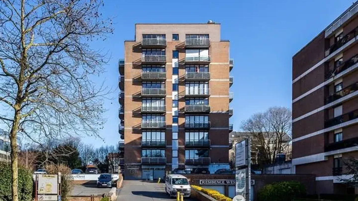 Bright 1-Bedroom Apartment with Terrace in Anderlecht, Westland Area - Image 5