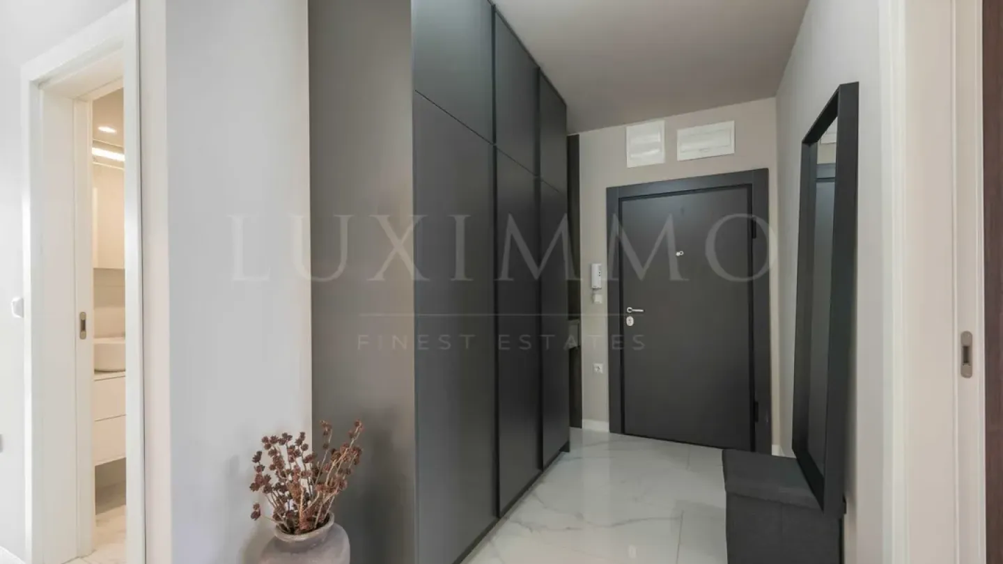 Sea View 2-Bedroom Apartment in Varna's Chaika - Image 3