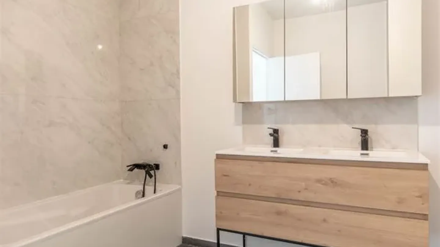 Stunning South-Facing Loft House with Garden in Sint-Genesius-Rode - Image 3