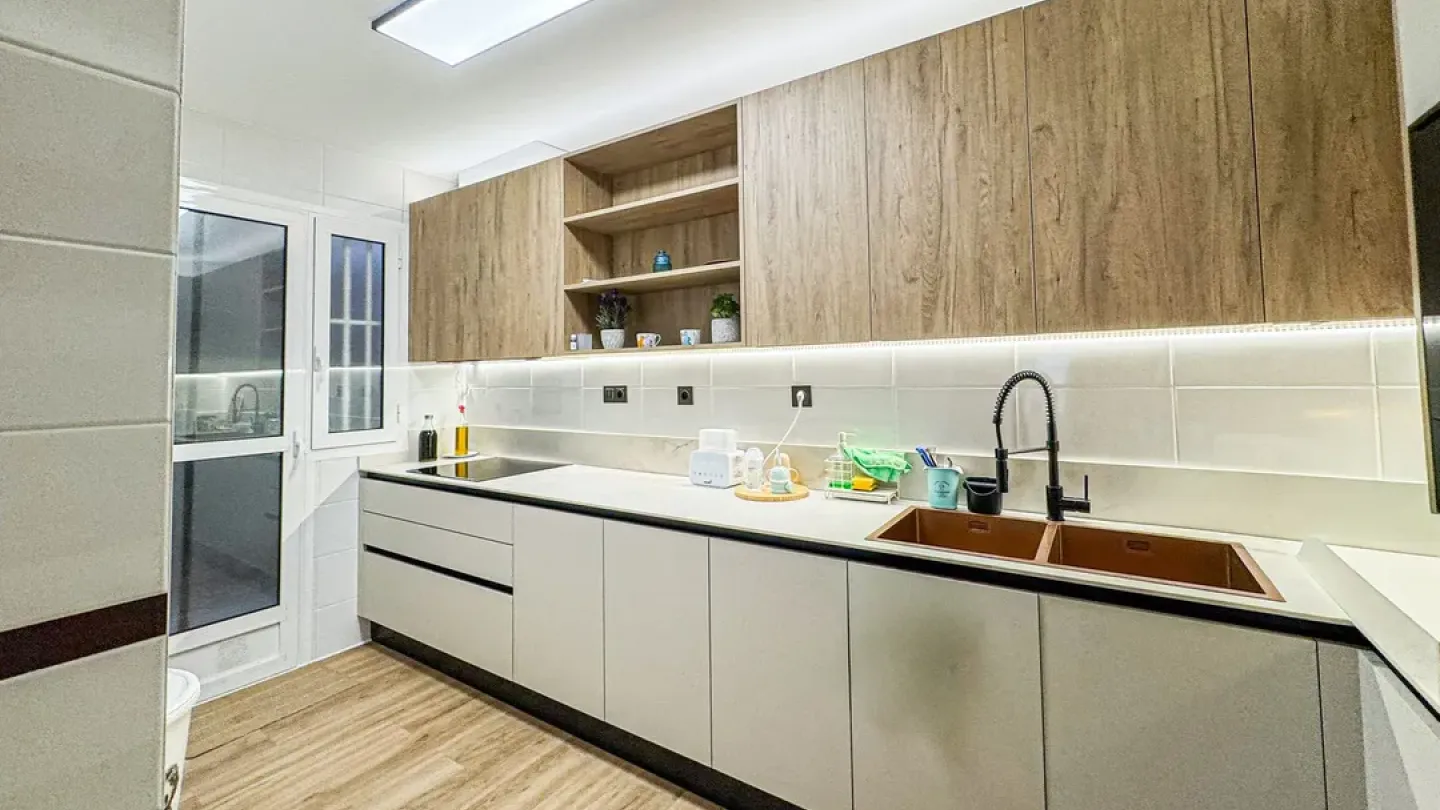 Spacious 3-Bedroom Apartment with Terrace in Prime Viator Location - Image 2