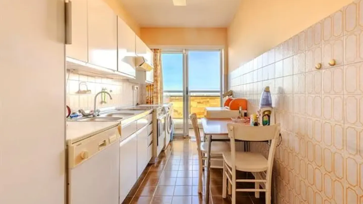 Spacious Brussels Apartment with Terraces & Panoramic City Views - Image 1