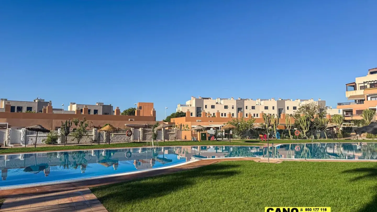 Spacious 2-Bedroom Apartment with Pool in Toyo, Almería - Image 5