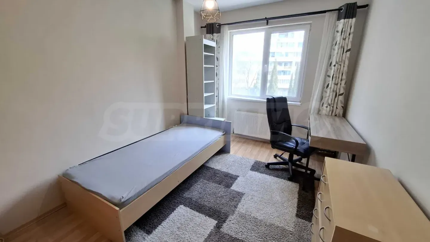 Spacious Fully Furnished Apartment in Varna's Levski Area - Image 2