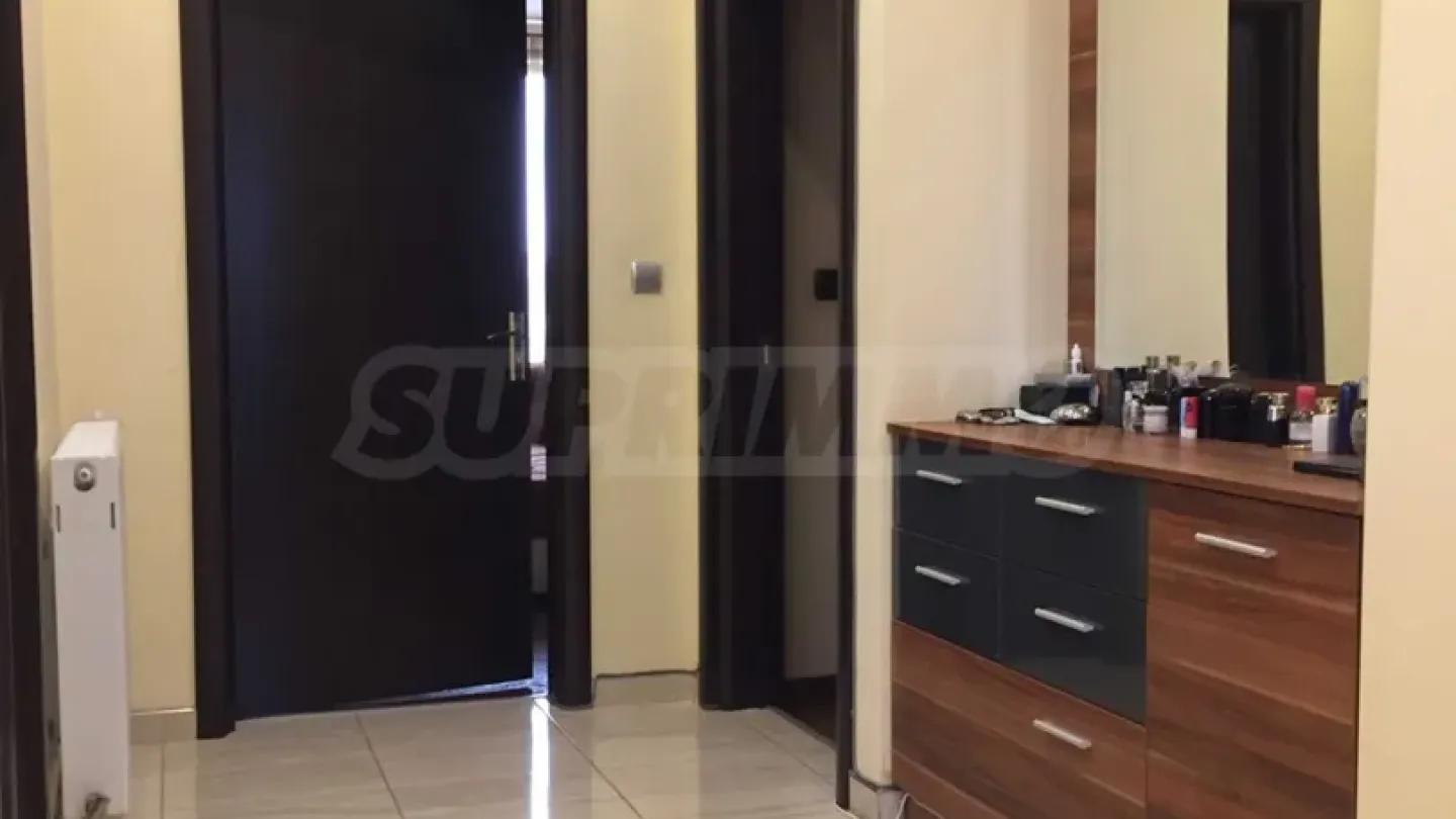 Spacious, Fully Furnished 4-Bedroom Apartment in Vidin - Image 3