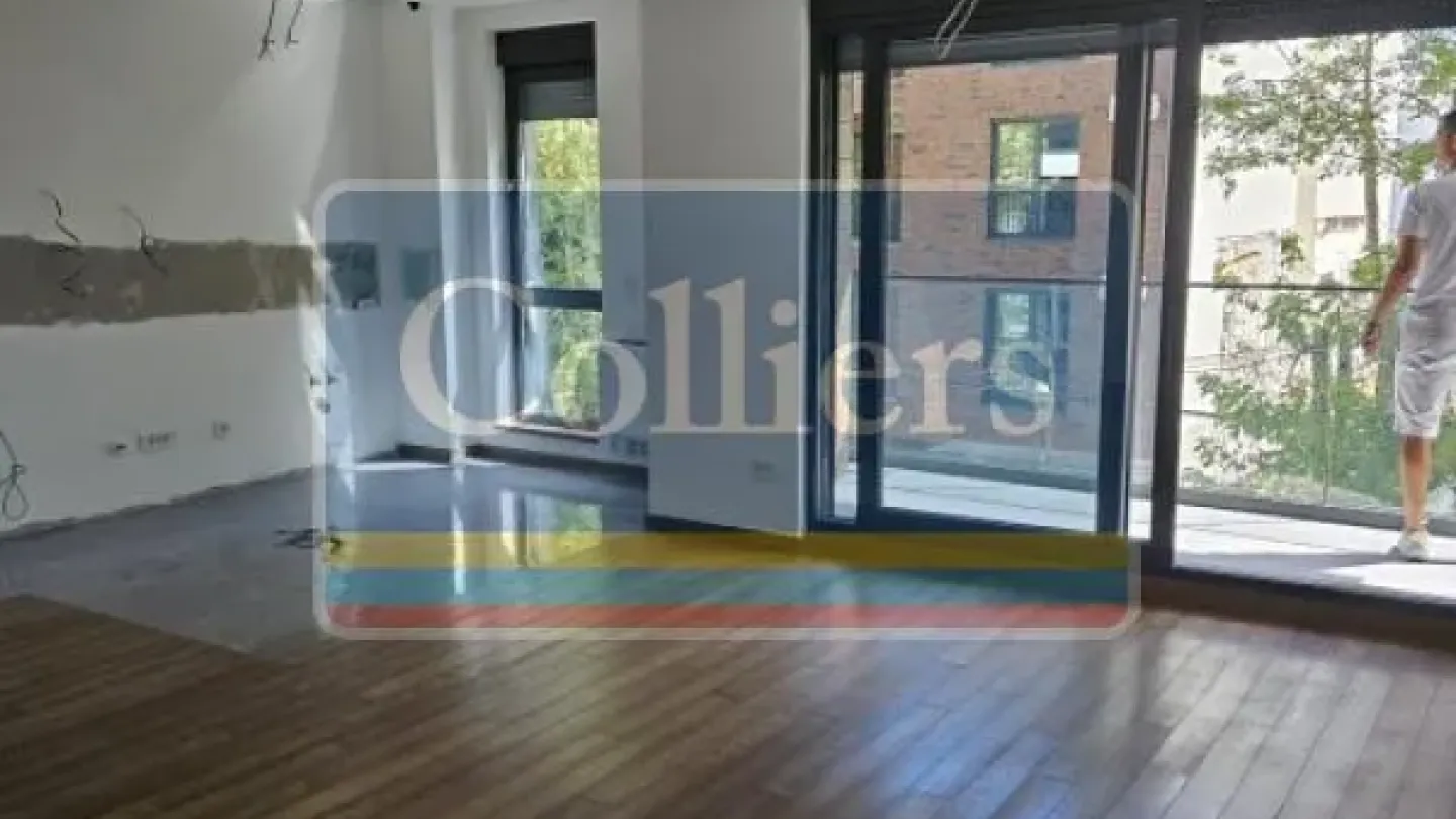 Spacious Four-Bedroom Apartment with Three Terraces and Garage in Vračar - Image 4