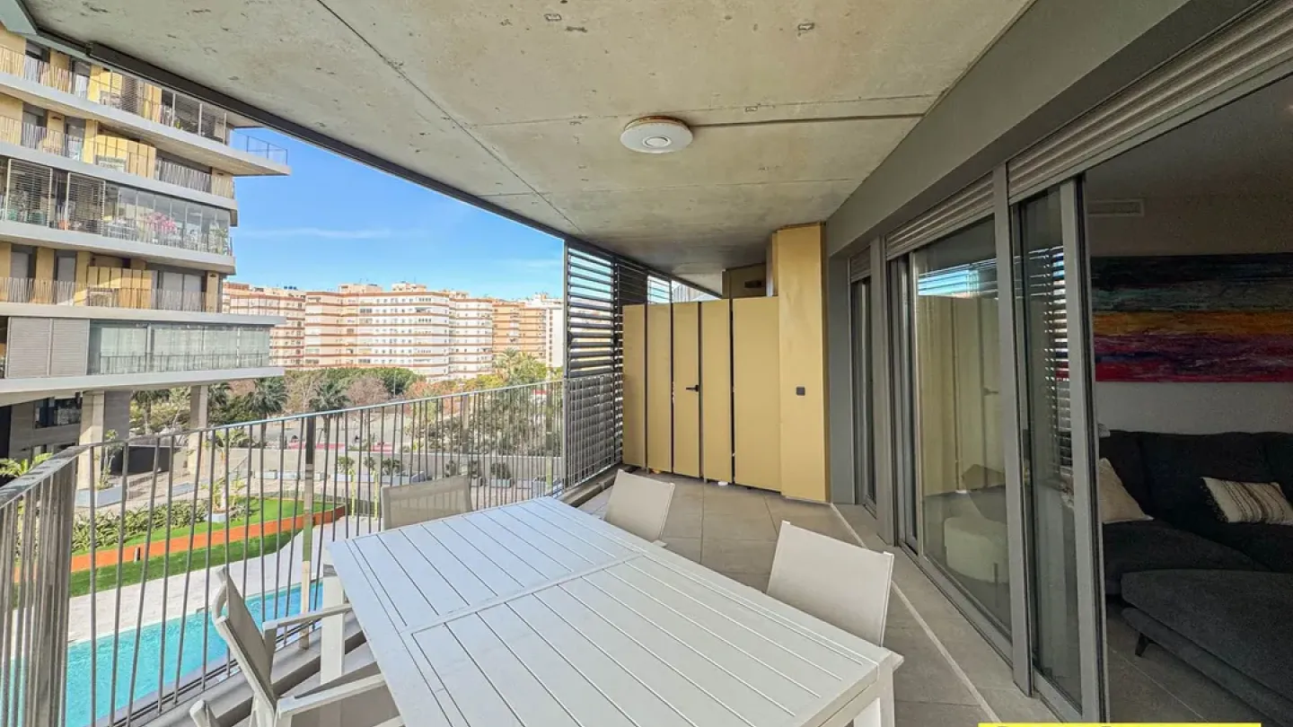 Stylish 3-Bedroom Apartment with Garage & Storage in Almería - Image 1