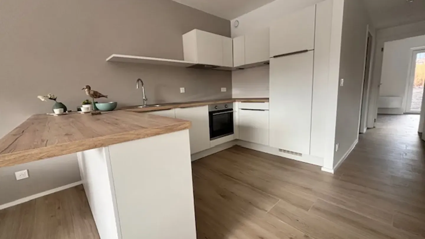 Spacious 2-Bedroom Apartment with Terrace in Mons, Belgium - Image 2