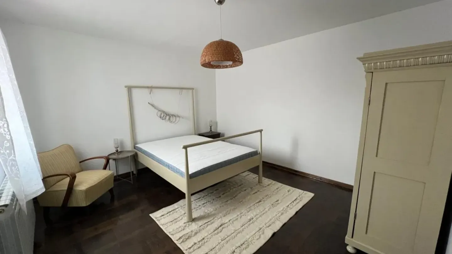 Spacious House in Voždovac with Garage and Three Bedrooms - Image 5